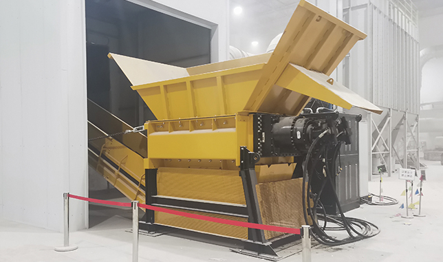 我司引进德国EUREC破碎机技术生产的液压双轴破碎机于松江项目顺利投产使用